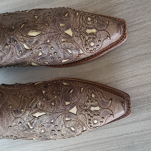 Corral Snip Toe Boots - Brown - Picture 2 of 8